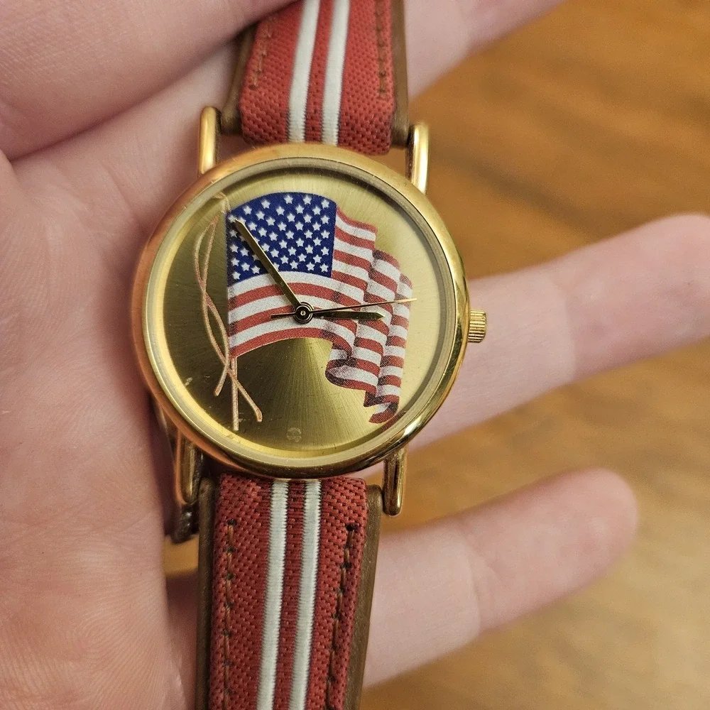 Valdawn American Flag Timepiece Analog Quartz‎ Gold Tone USA Flag UNTESTED